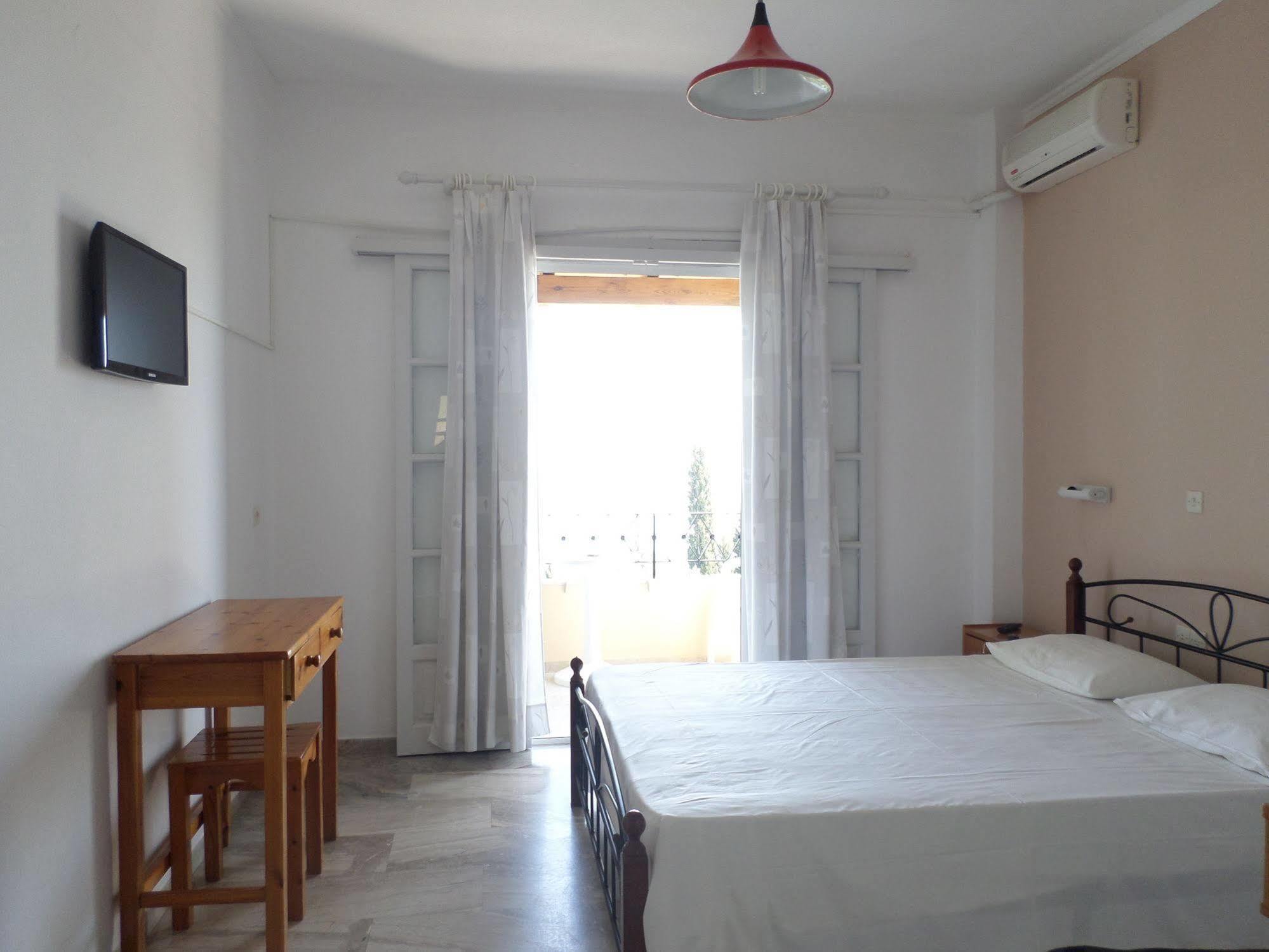 Rising Sun Apartments & Studios เวนิทเซส ภายนอก รูปภาพ