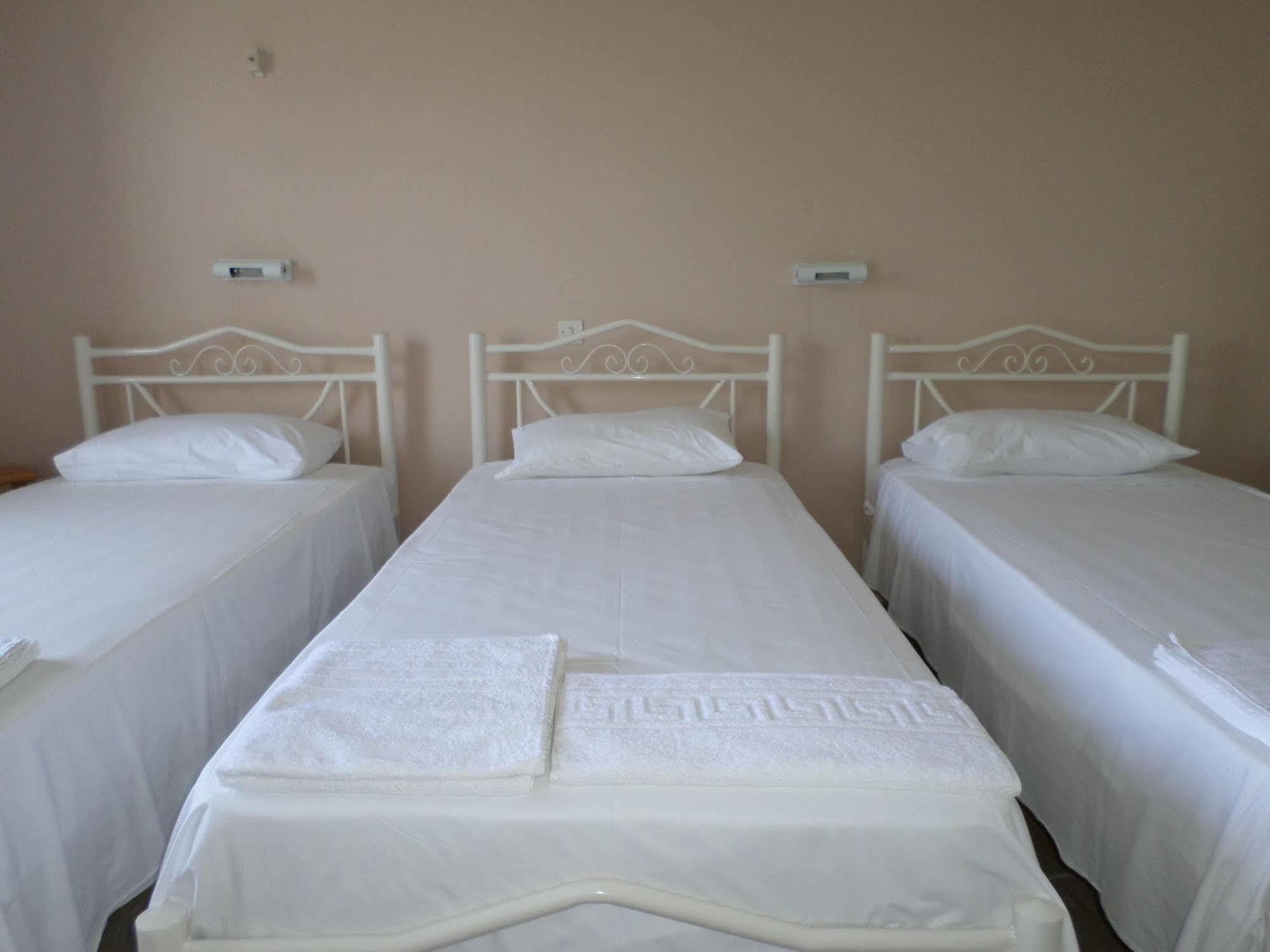 Rising Sun Apartments & Studios เวนิทเซส ภายนอก รูปภาพ