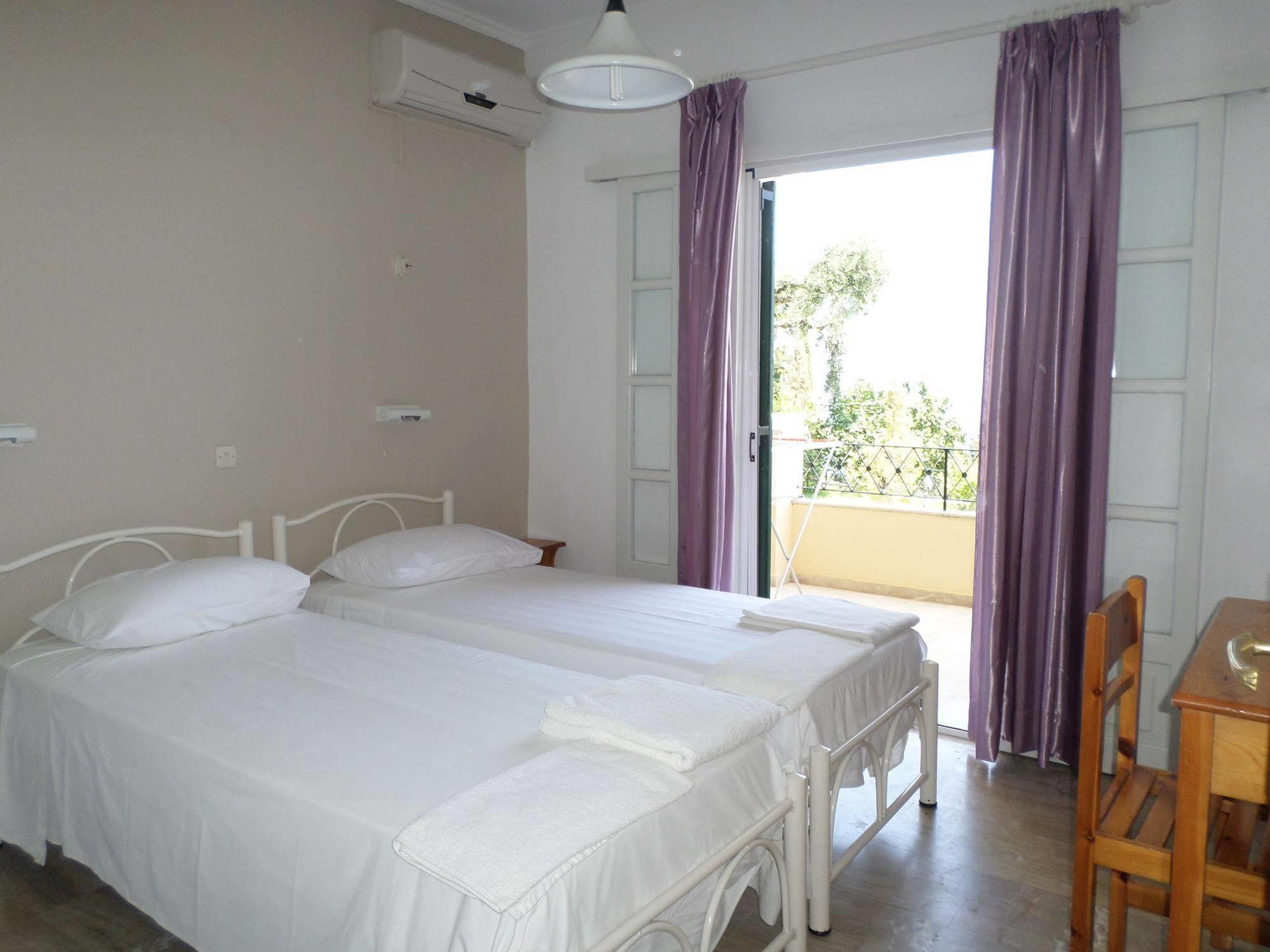 Rising Sun Apartments & Studios เวนิทเซส ภายนอก รูปภาพ
