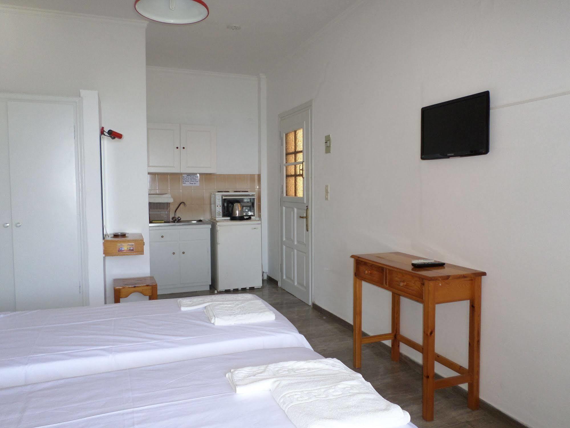 Rising Sun Apartments & Studios เวนิทเซส ภายนอก รูปภาพ