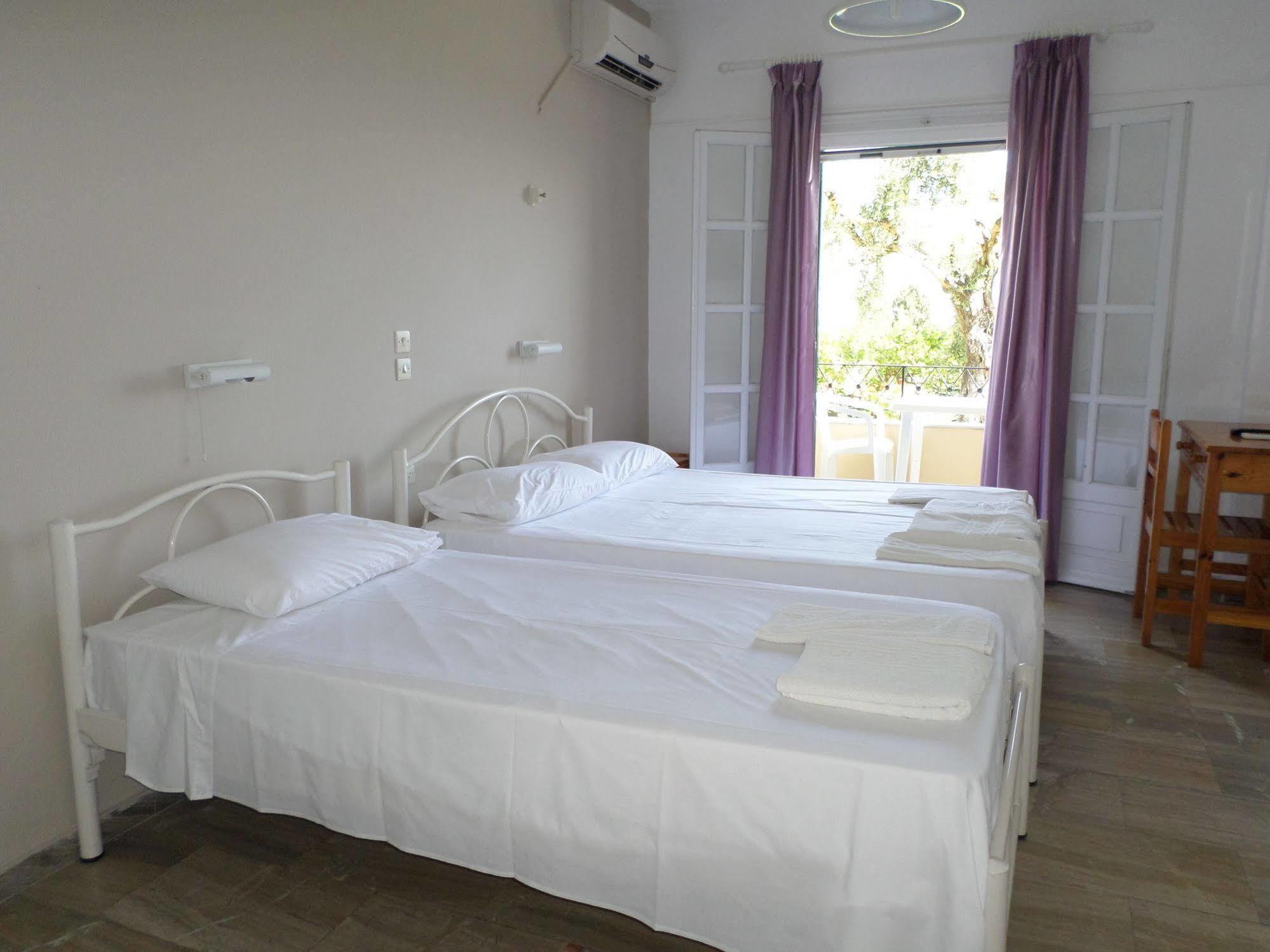 Rising Sun Apartments & Studios เวนิทเซส ภายนอก รูปภาพ
