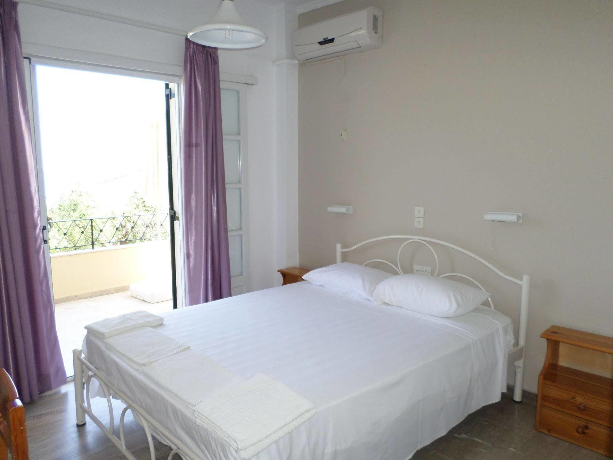Rising Sun Apartments & Studios เวนิทเซส ภายนอก รูปภาพ