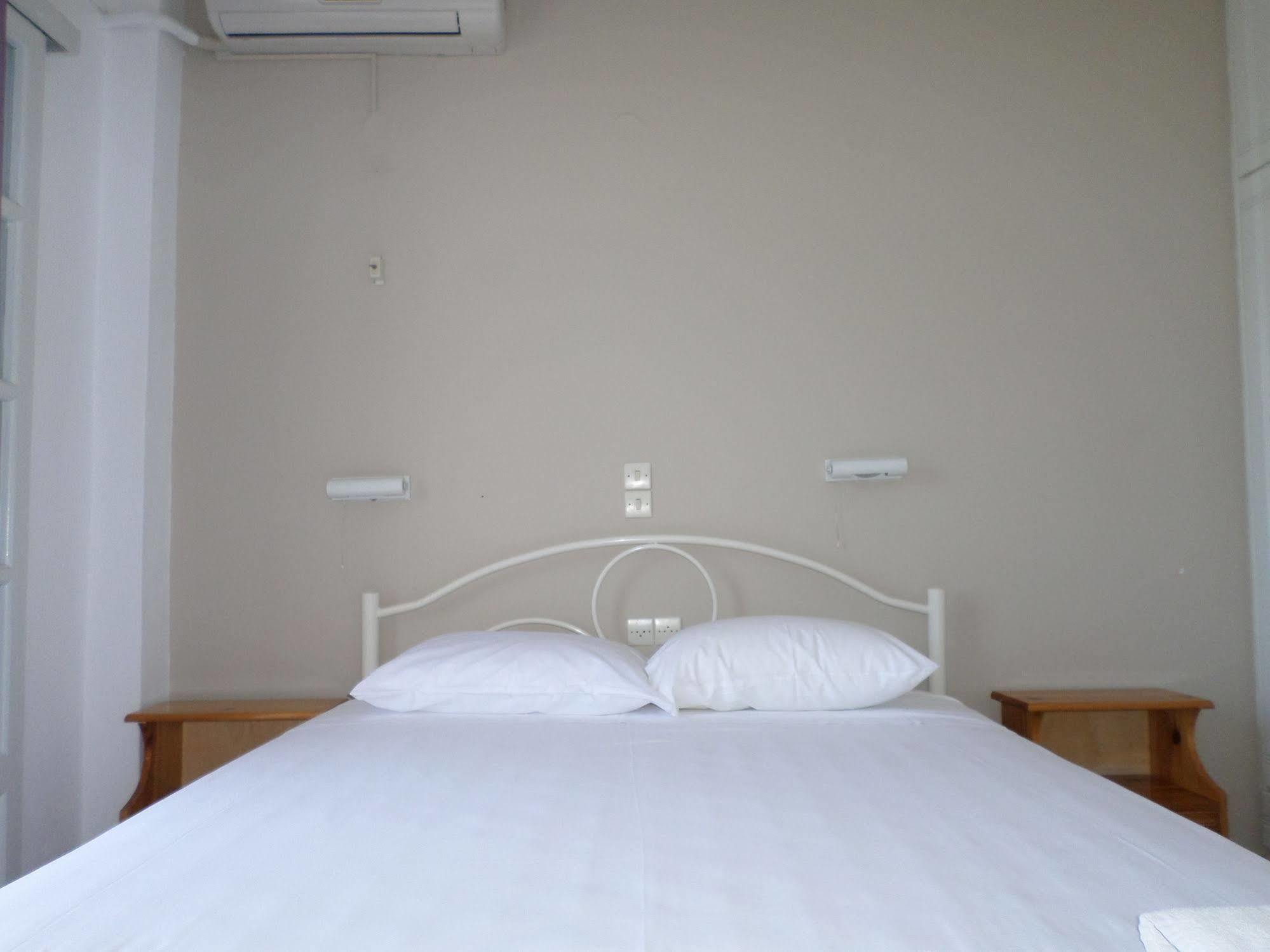 Rising Sun Apartments & Studios เวนิทเซส ภายนอก รูปภาพ